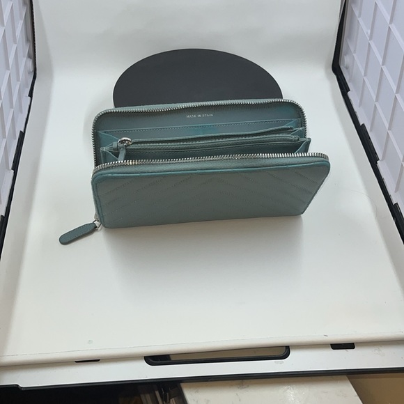 Sale ‼️‼️‼️💜💜💜Authentic Chanel   Zippy Wallet - Picture 6 of 9